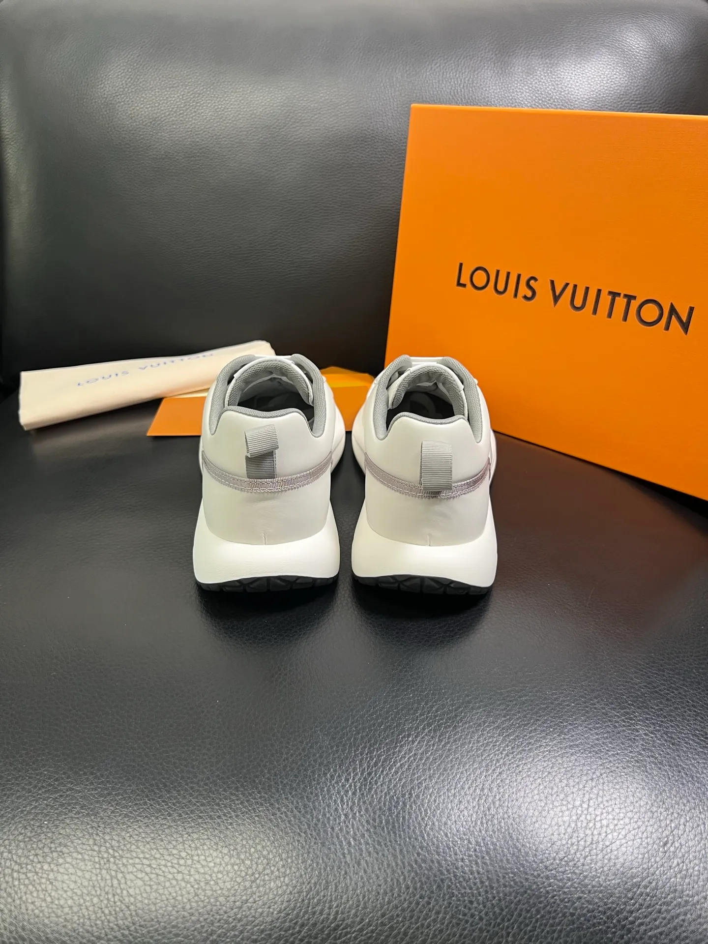 Men's shoes💰800 Lv 🔍Top purchasing agent🇮🇹 Louis Vuitton, the sports sneaker counter is synchronized, the uppers are imported from Italy, high-quality splicing colorful and complex crafts, the imported mesh padding is soft and comfortable, soles: original soles specially provided by the original factory, T men's men's shoes 💰U exclusive movable molded soles are super comfortable, original factory and single goods, 🔍🔍high quality, you can enter and exit the counter at will, welcome to compare, code number 38-44 (customized 45) 85871